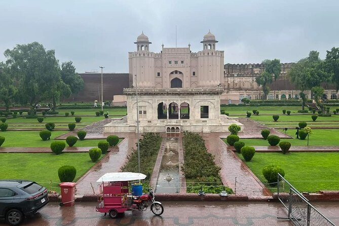 Rangeela Rickshaw Walled City Guided Tour Lahore