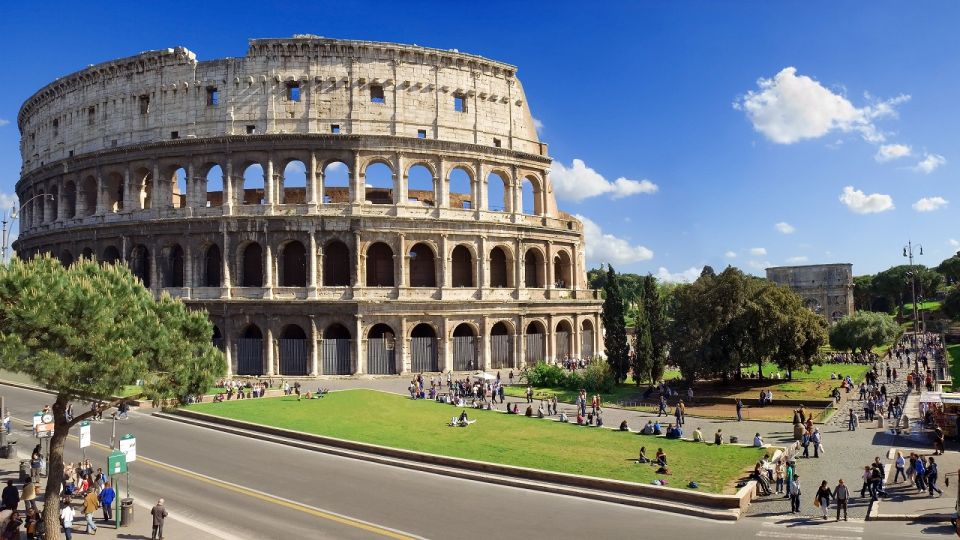 Rome: Colosseum and Roman Forum Half-Day Small Group Tour