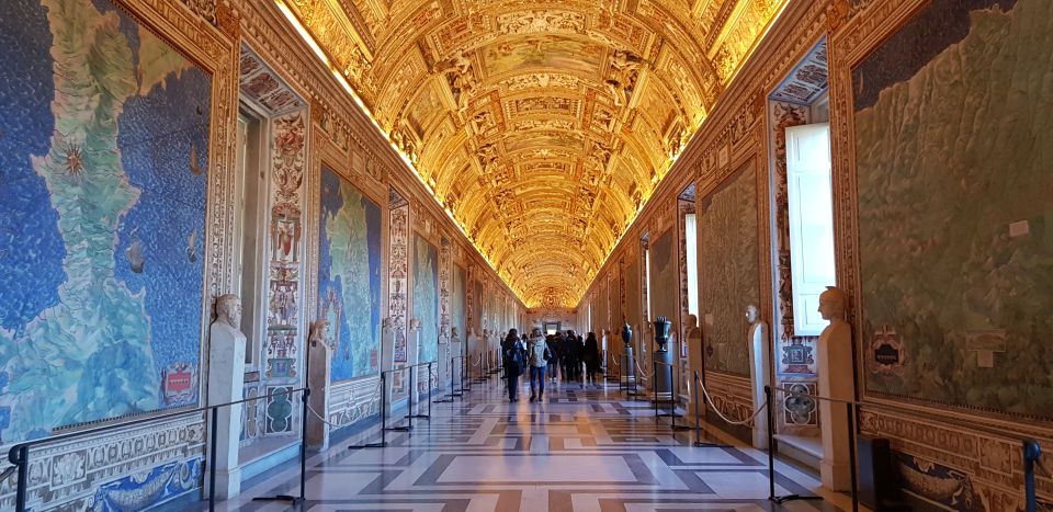 Rome: Vatican Museums Early Morning Private Tour