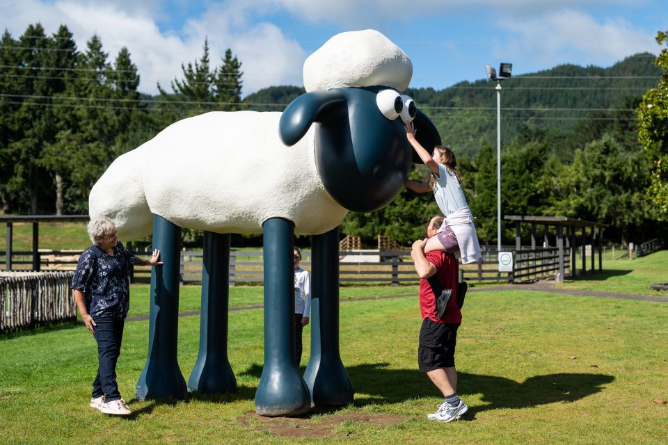 Rotorua: Agrodome Farm Tour With Show and Produce Tasting