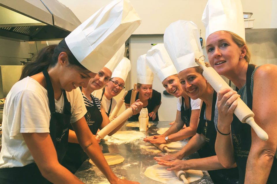 San Gimignano: 2-Hour Pizza Class & Wine Tasting