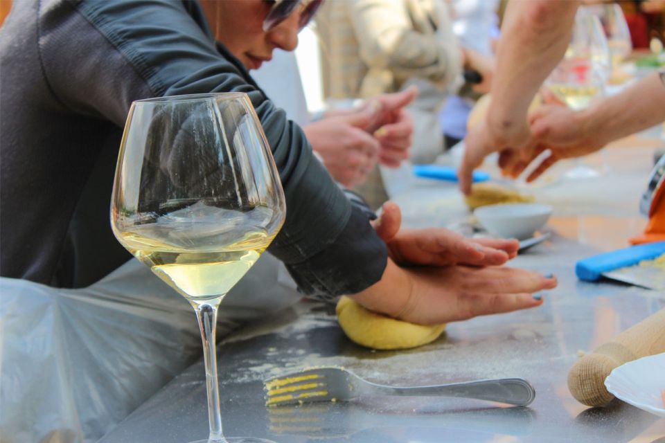 San Gimignano Outdoor Cooking Class & Wine Tasting in Winery