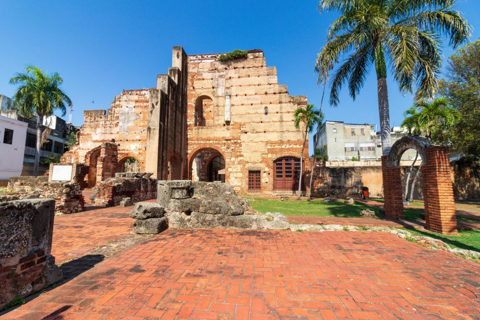 Santo Domingo City Tour: Colonial City, Los Tres Ojos, Lunch