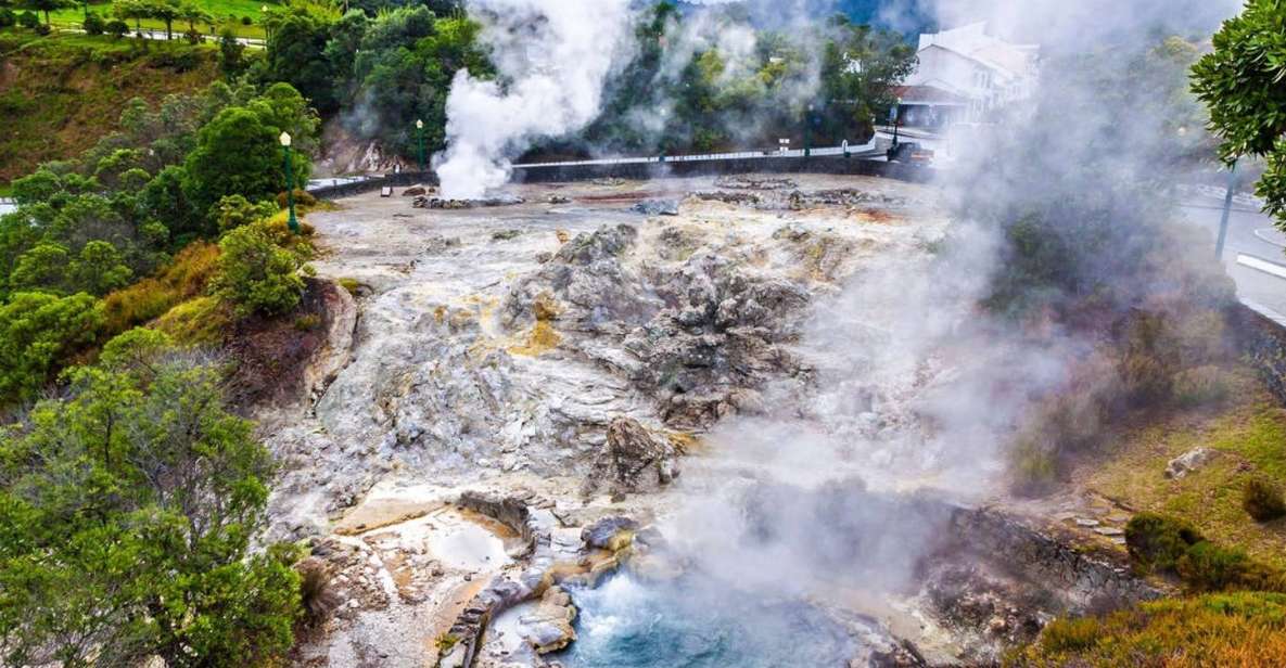 São Miguel: Furnas Volcano & Tea Plantation Tour & Lunch