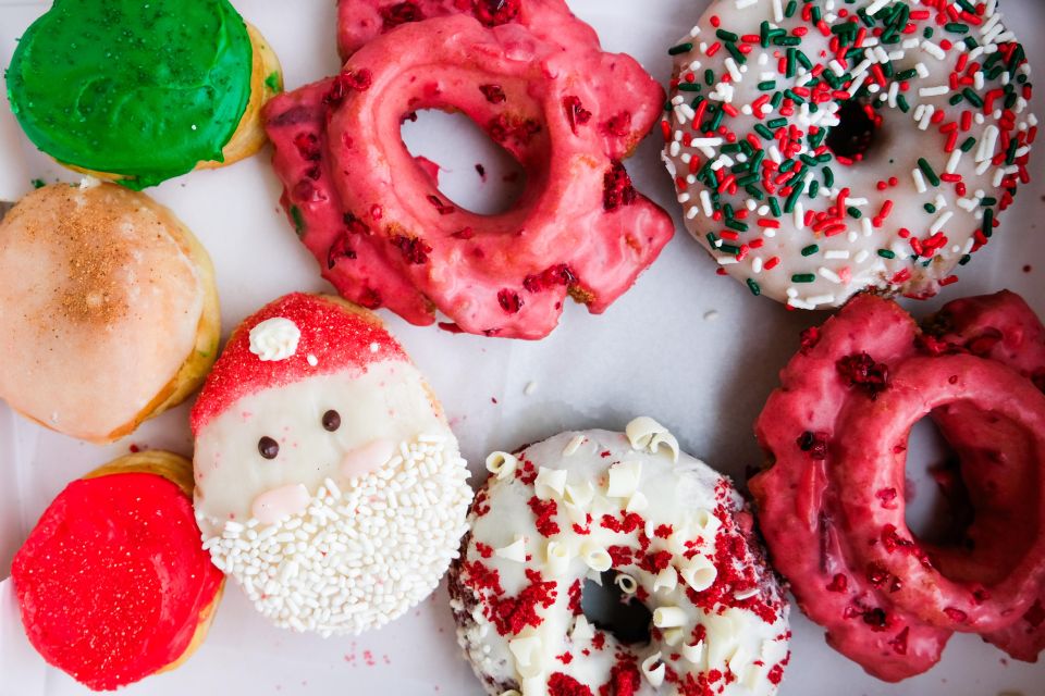 Seattle: Guided Holiday Donut Tour With Tastings