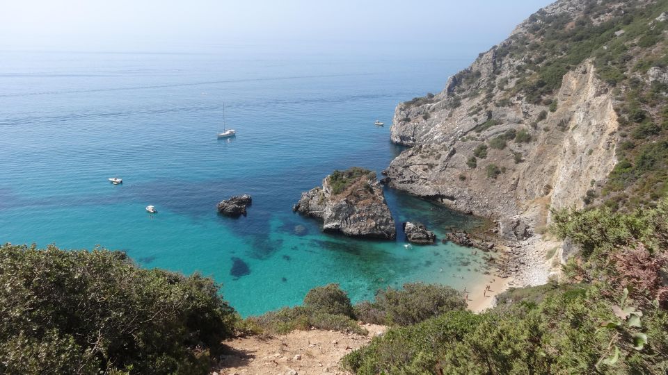 Sesimbra: Ribeiro Do Cavalo Beach Roundtrip Boat Transfer