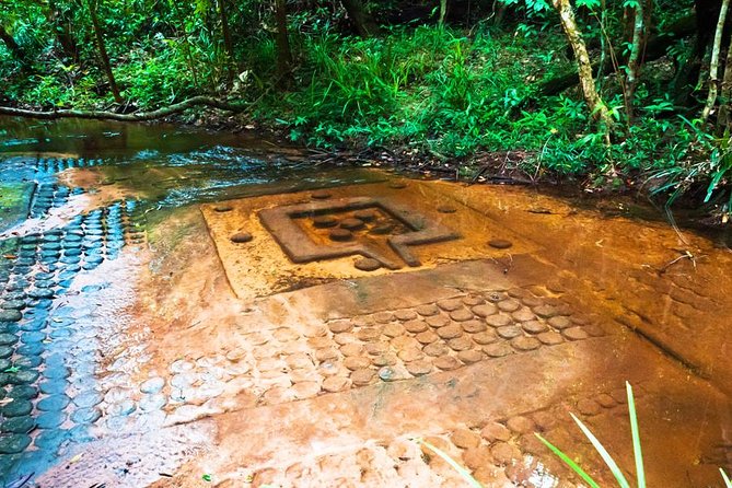 Siem Reap: Kulen Waterfall and 1000 Lingas River Private Tour