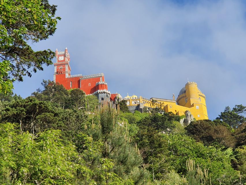 Sintra: Highlights Tour in Sintra on a Tuk Tuk