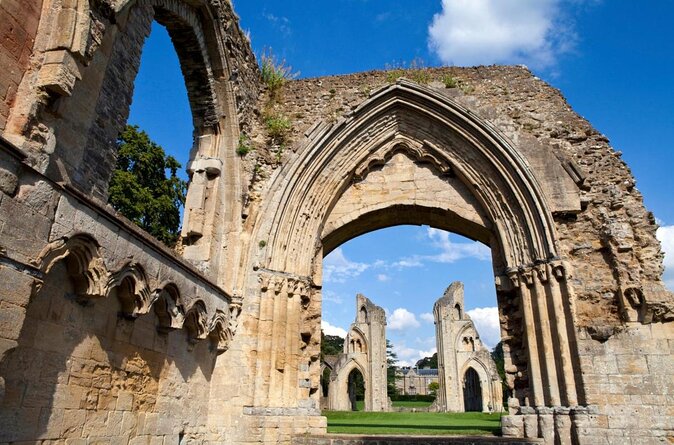 Small-Group Day Trip to Stonehenge, Glastonbury, and Avebury From London