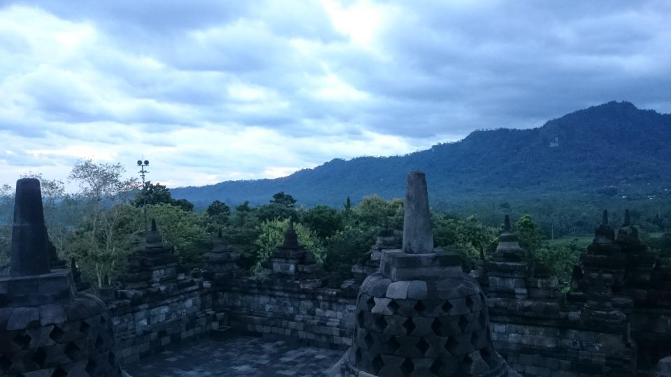 Sunrise Setumbu Hill, Borobudur & Merapi Jeep Lava Tour