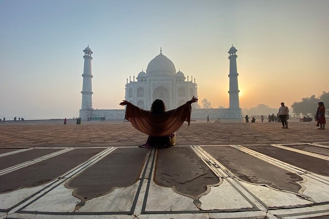 Taj Mahal Skip the Line Luxury Tour With Guide