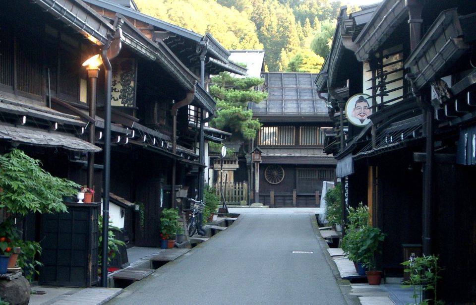 Takayama: Private Walking Tour With a Local Guide