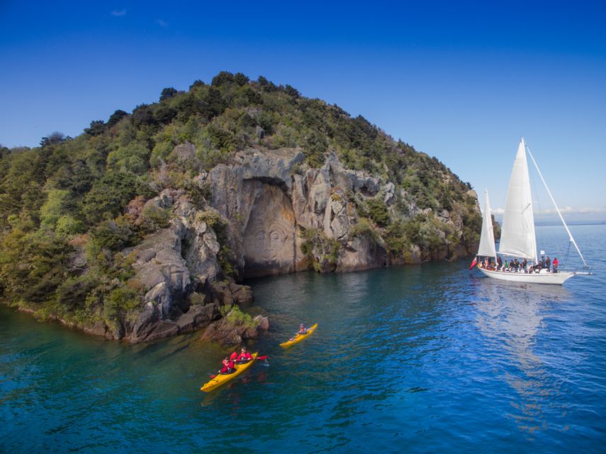 Taupo: Maori Rock Carvings Kayaking Tour