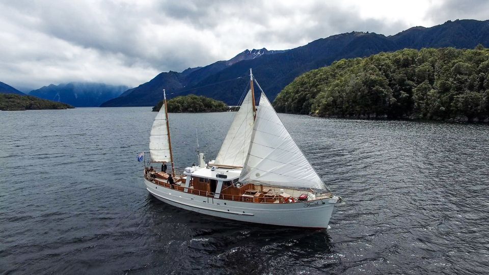 Te Anau: Evening Scenic Cruise