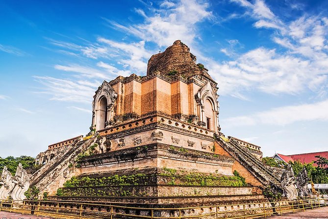 The Best City Tour View Points: Wat Doi Suthep, Wat Chedi Luang, and Wat Pha Lat