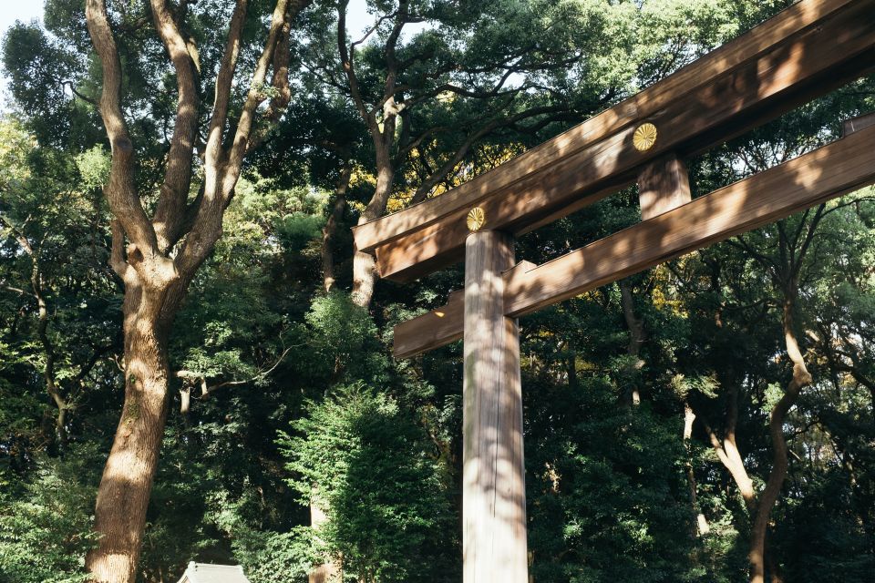 Tokyo: Meiji Jingu Shrine With Smartphone Audio Guide App - Exploring Meiji Shrines Serene Grounds