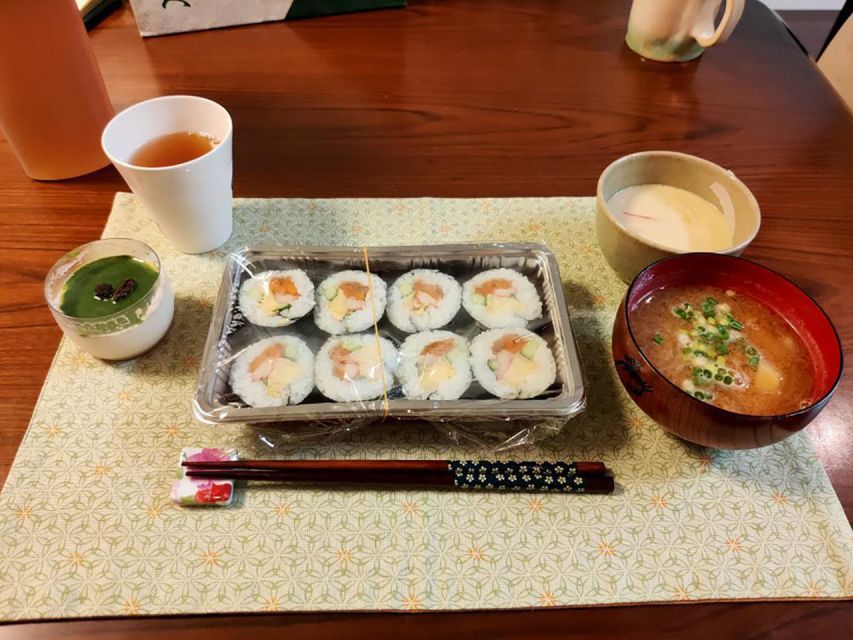 Tokyo: Sushi Roll and Side Dish Cooking Experience