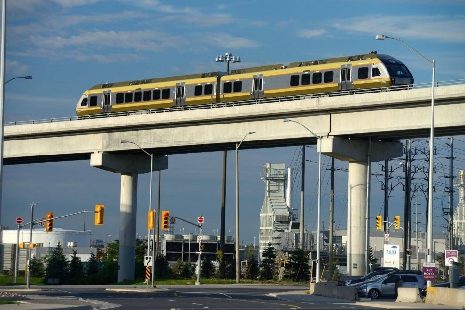 Toronto: Express Train Transfer To/From Pearson Airport