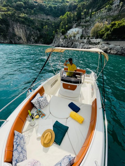 Tour by Boat Along the Amalfi Coast, Visiting Amalfi and Positano