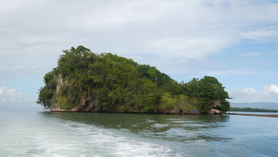 Tour Los Haitises, Montaña Redonda and Yanigua Waterfall