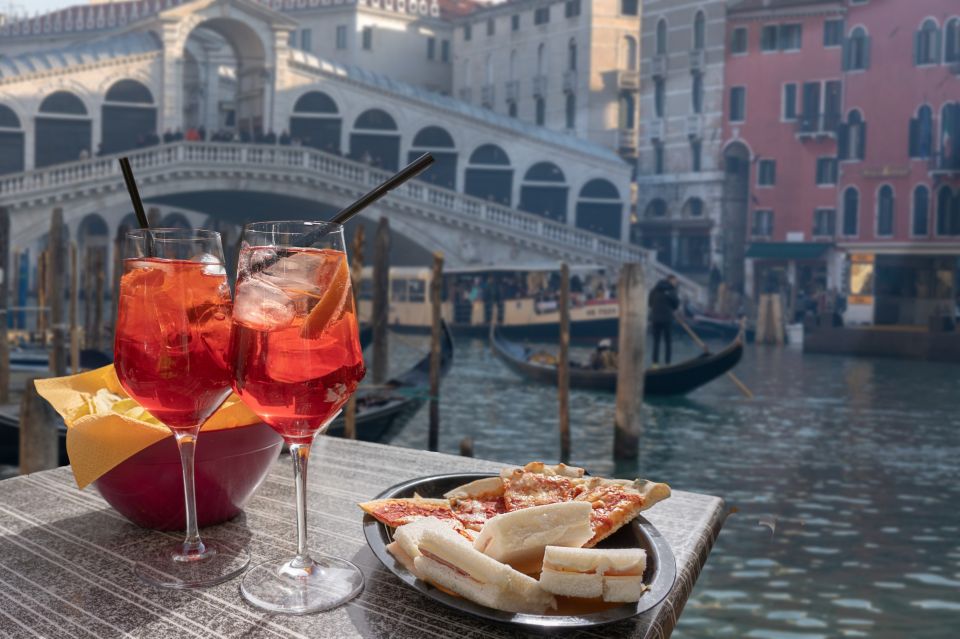 Traditional Italian Food and Venice Old Town Private Tour