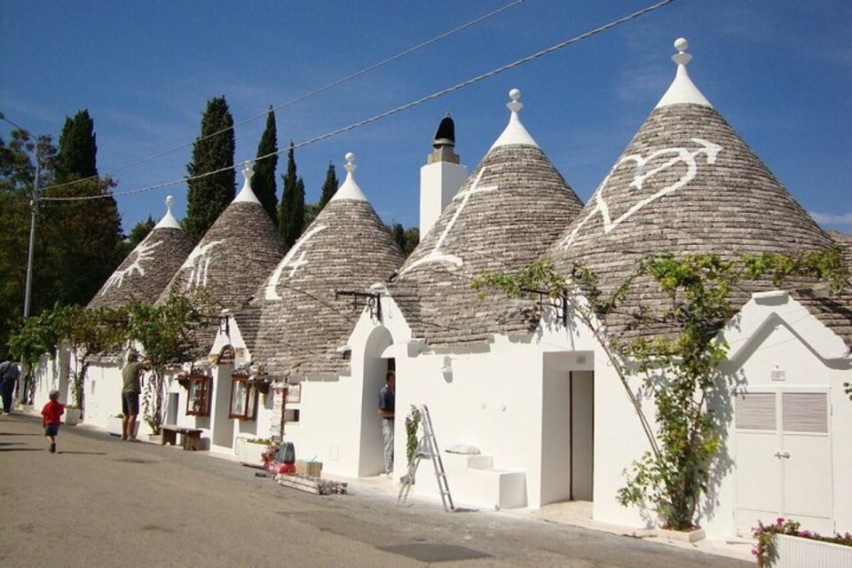 Trulli and Church Walking Tour in Alberobello