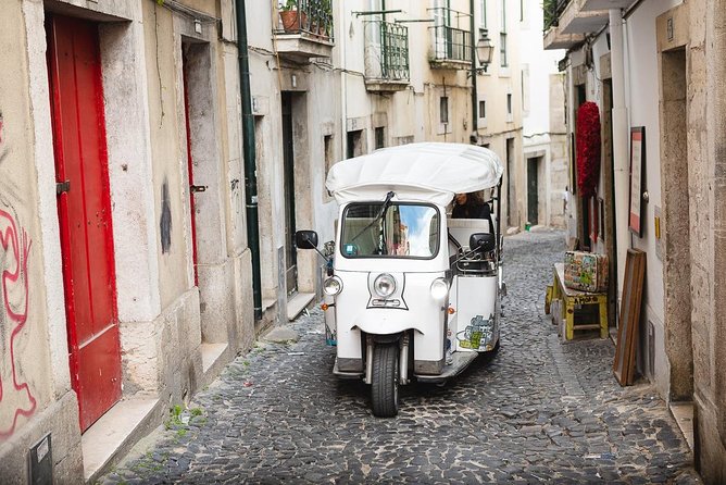 Tuk Tuk Tour in Lisbons Old Town – Tram 28