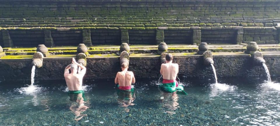 Ubud: Cleansing Ritual Package (Yoga + Purification + Massage)