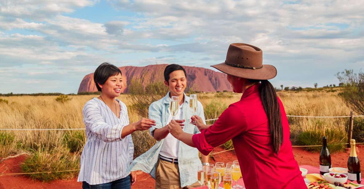 Uluru: Sunset, Sparkling Wine, Cheeseboard & Gourmet BBQ