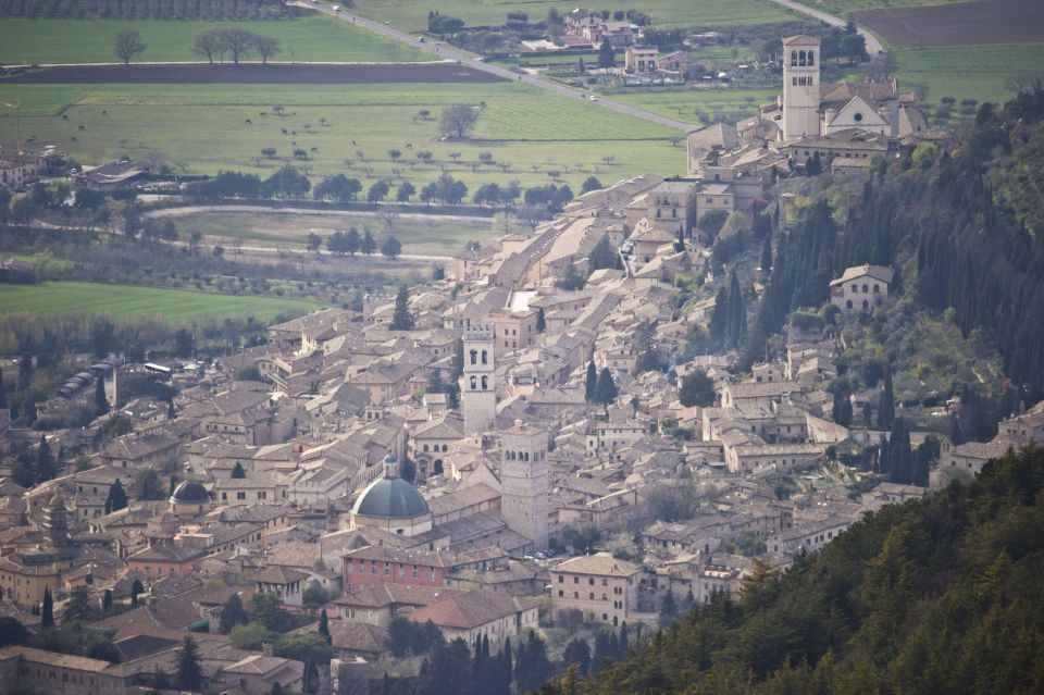 Umbria: Spello to Assisi Trekking on Mount Subasio + Lunch