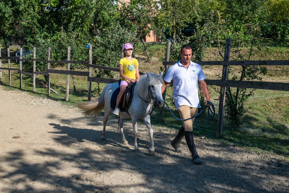 Valdichiana: Horseback Riding Tour With Tuscan Picnic