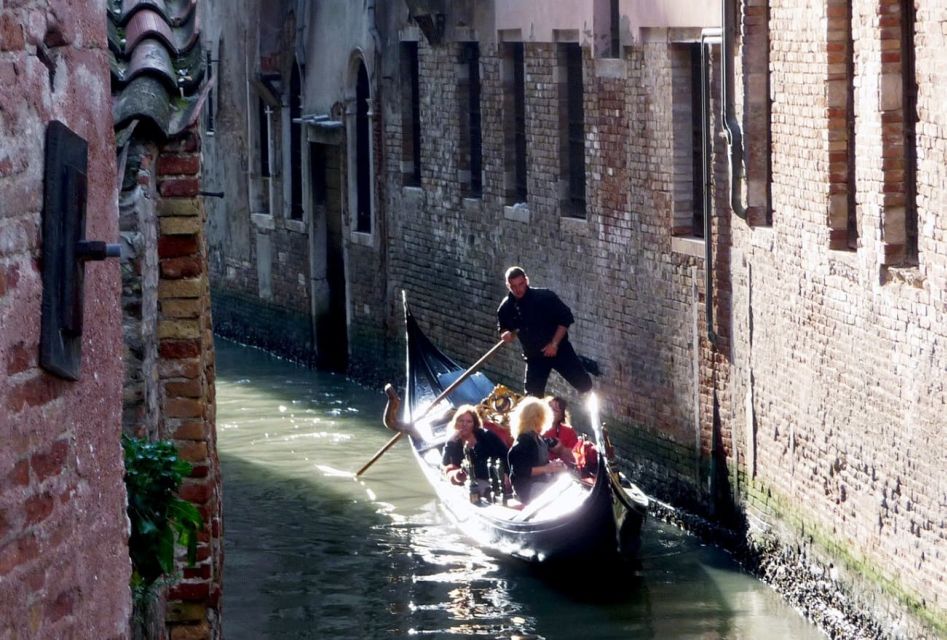 Venice: Grand Canal Private 30-Minute Gondola Ride