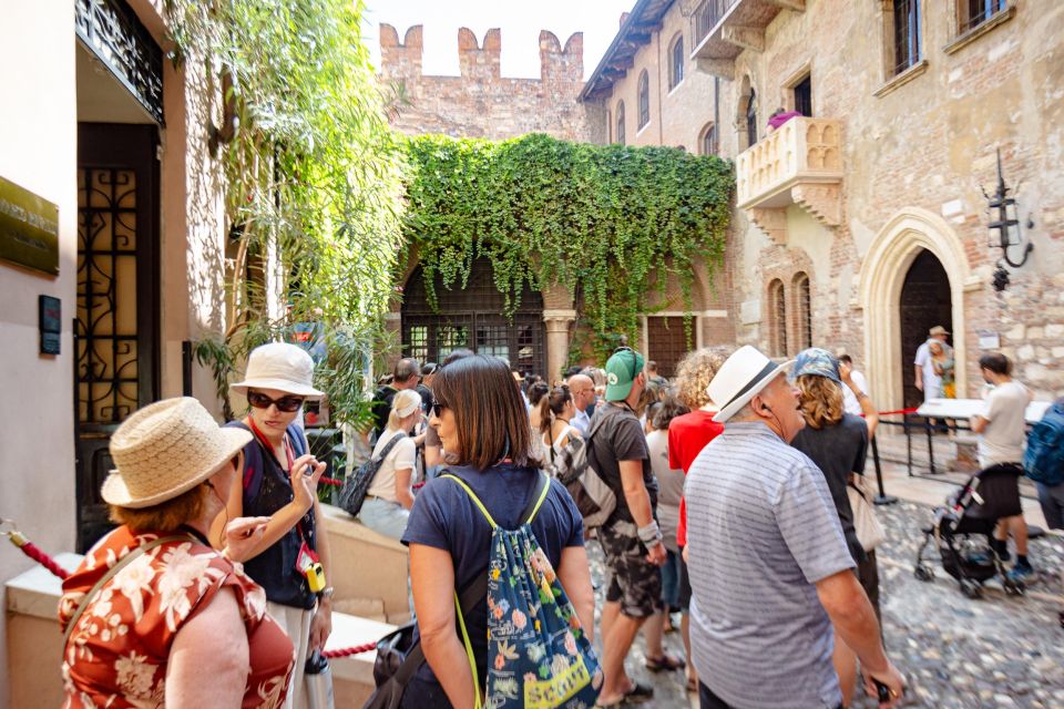 Verona: City Highlights & Street Food Walking Tour