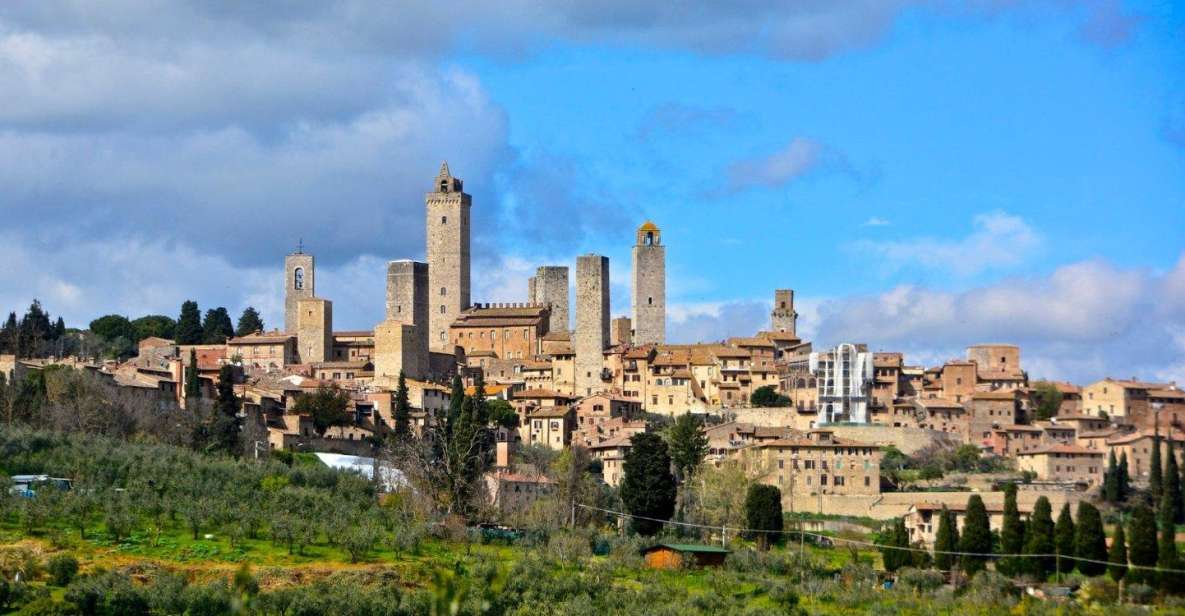 Visit Siena and San Gimignano With Lunch at a Family Farm