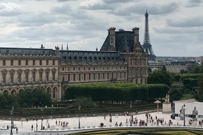 Visit the Louvre With a Guide in English