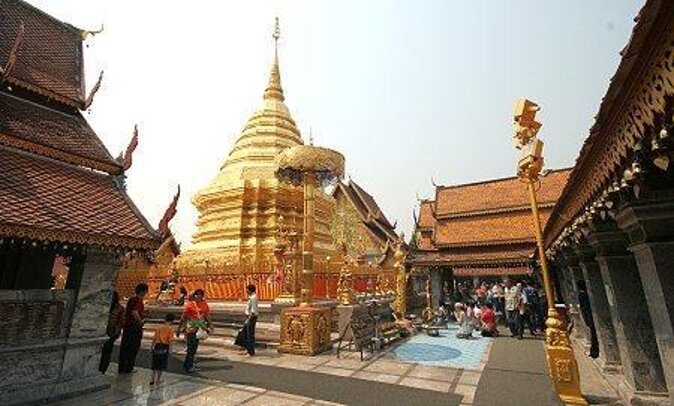 Wat Phra That Doi Suthep Spiritual Sunrise Tour With an Ex-Monk