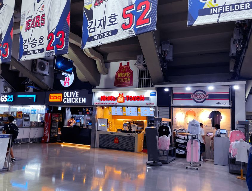 Watching Baseball Match & Local Food Experience in Seoul