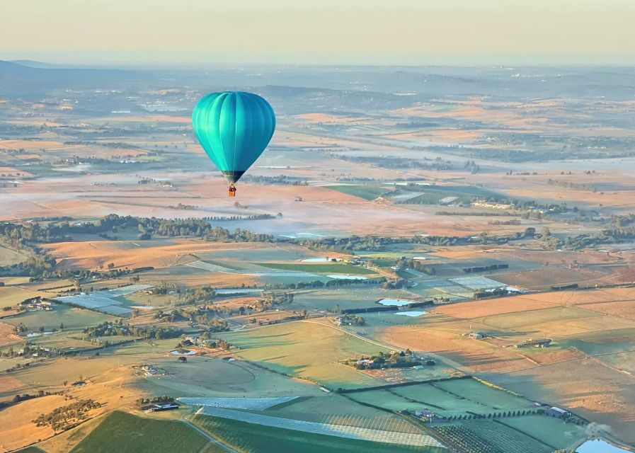 Yarra Valley: Hot Air Balloon Flight & Champagne Breakfast