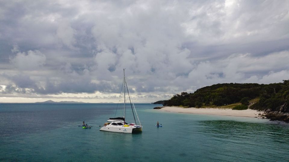 Yeppoon: Keppel Islands Luxury Sail and Snorkel Day Tour