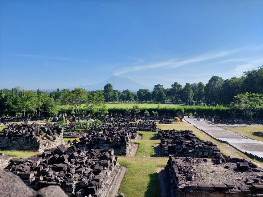 Yogyakarta: Prambanan Temple Morning Tour And Borobudur Tour