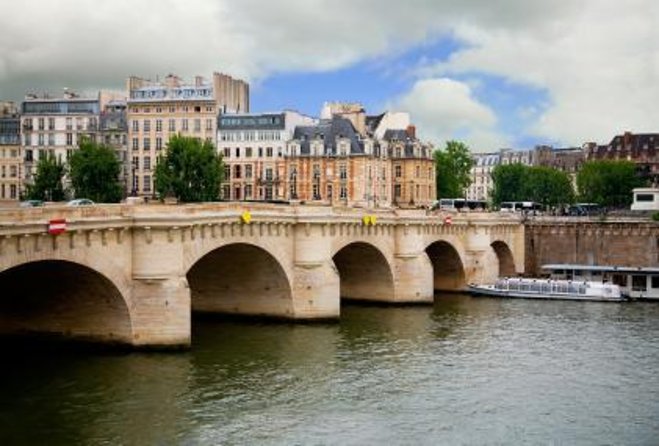 1st Day in Paris Discovery Private Tour: How-to Orientation & Sightseeing Fun! - Key Points