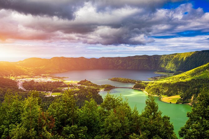 2-Day Tour of São Miguel: Landscape, Volcanoes and Lakes - Key Points