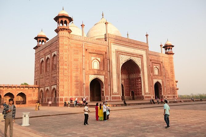 3-Day Private Golden Triangle Tour in Delhi, Agra, and Jaipur - Day 1: Arrival and Delhi Sightseeing