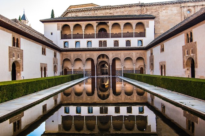 Alhambra and Nasrid Palaces: Private Tour Through the Senses - Meeting and Pickup