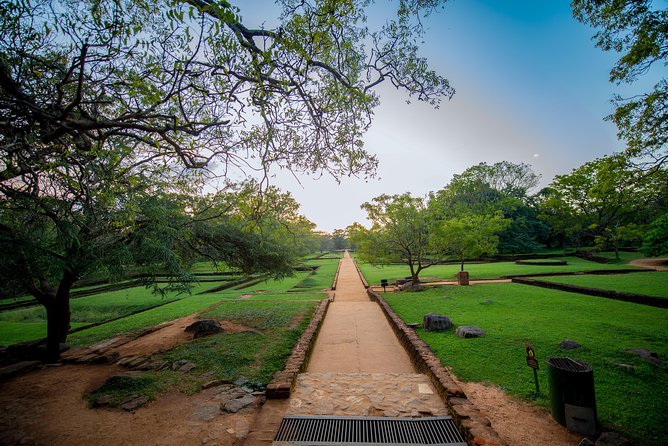 All Inclusive Sigiriya & Dambulla Day Tour From Colombo - Sigiriya Rock Murals and Ruins