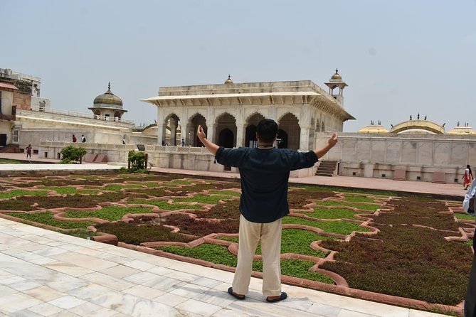 All Inclusive : Taj Mahal, Agra Fort and Baby Taj Tour With 5 Star Lunch. - Included in Tour