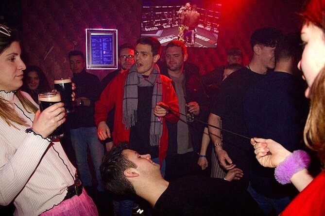 Amsterdam: Downtown Pub Crawl and Nightlife Experience - Unlimited Free Shots and Drinks