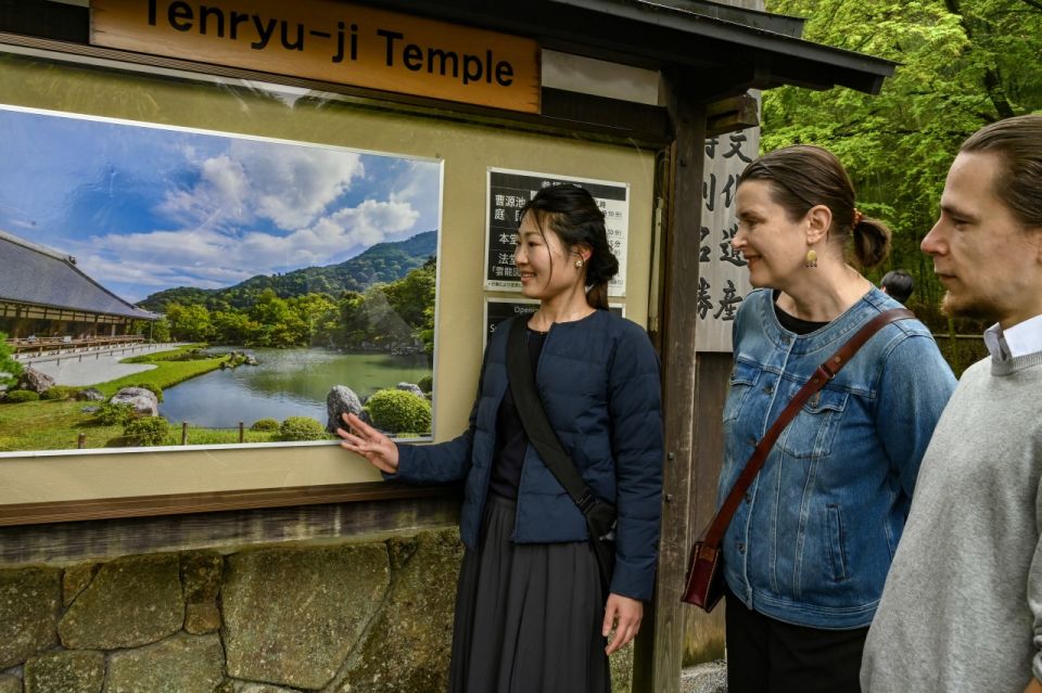 Arashiyama: Bamboo Grove and Temple Tour - Visiting the Bamboo Grove