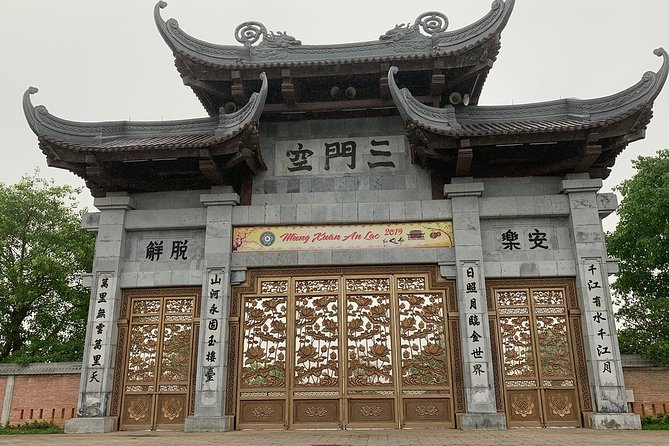 Bai Dinh and Trang an Day Trip With Lunch and Electric Car - Trang An River Cruise