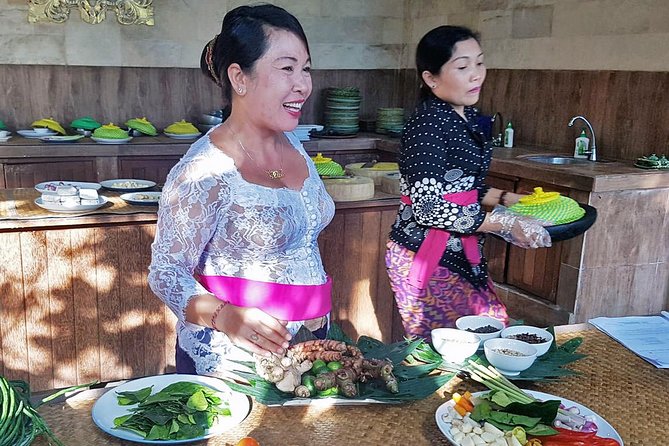 Bali Ubud Paon Cooking Class - Preparing Balinese Ingredients